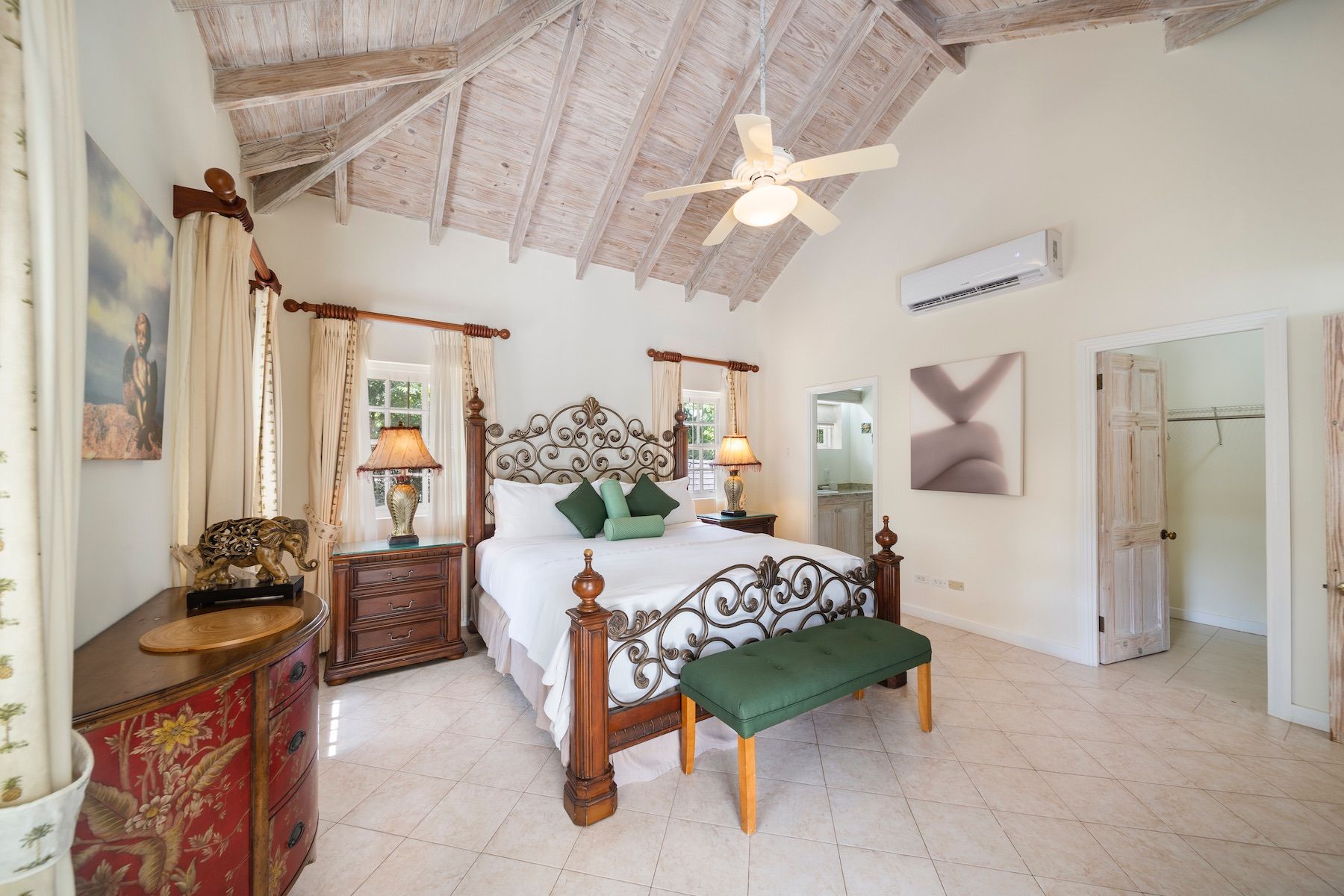Sandalwood House villa photo.